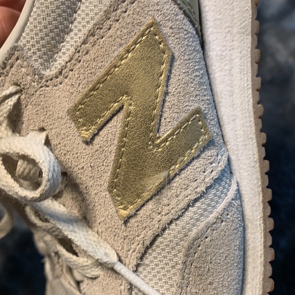 New Balance white and gold sneakers - Picture 3 of 6